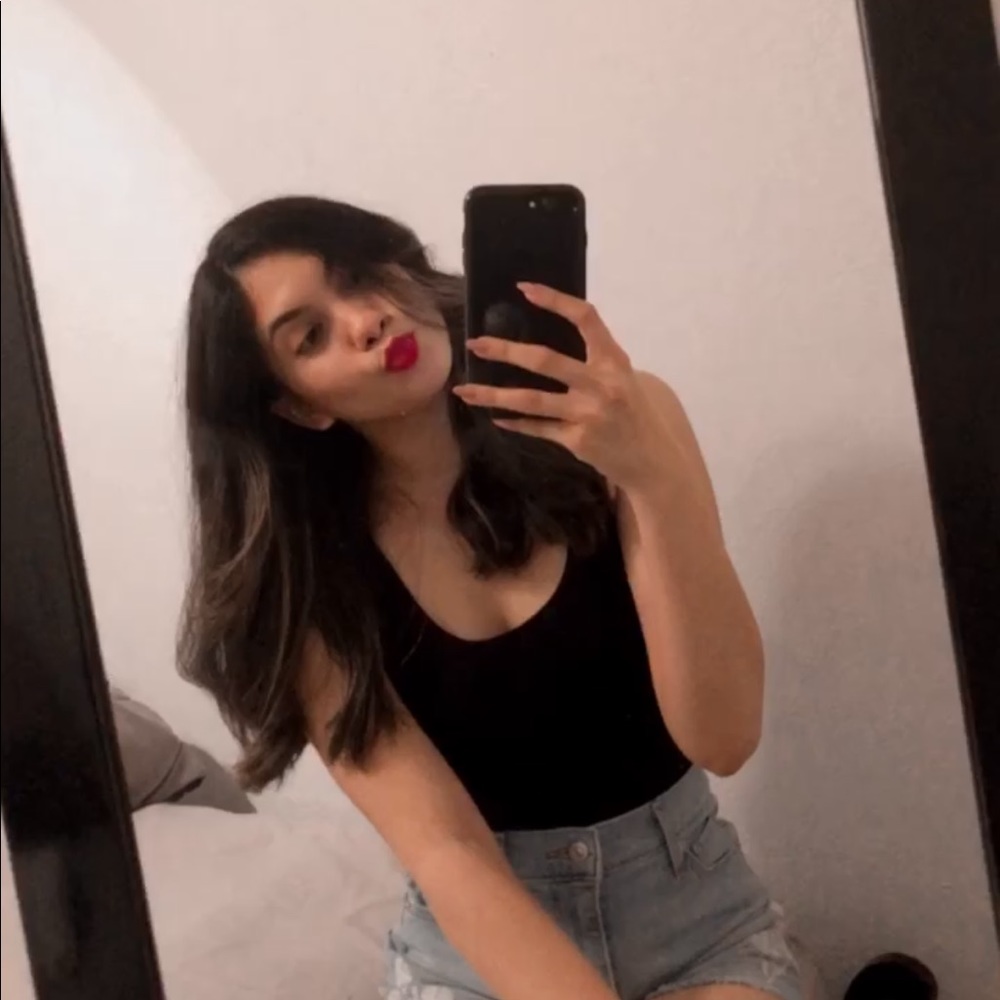 Meet your Posher, Julissa